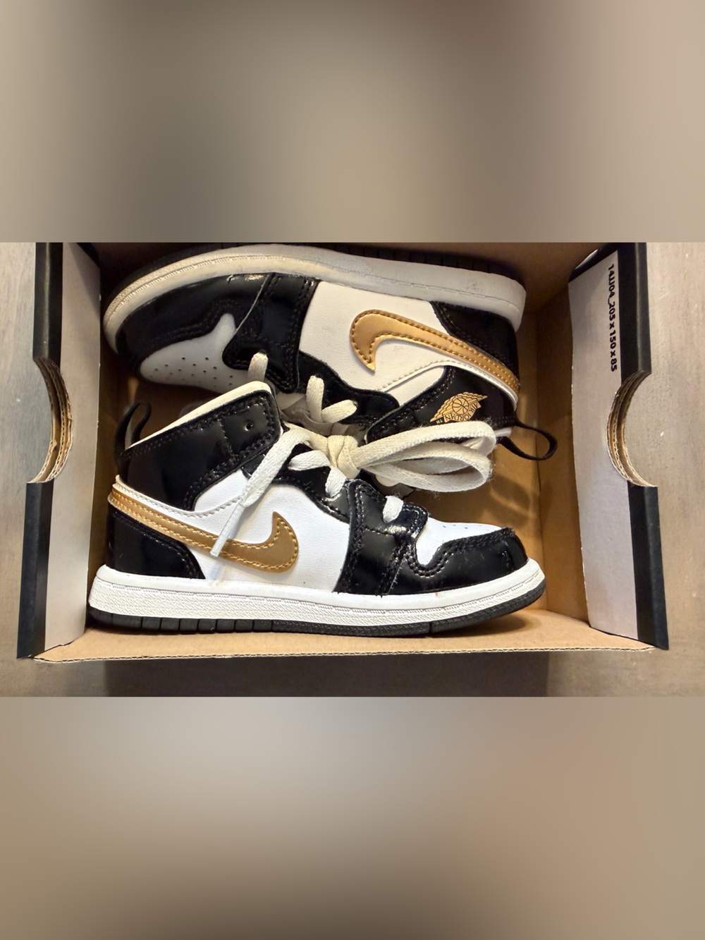 Jordan 1 Mid boys metallic gold, white, black size 9c with box